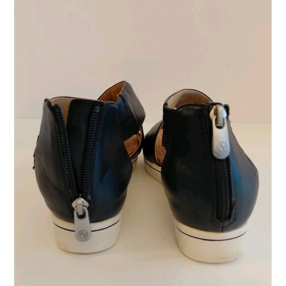 Adrienne Vittadini Sport Navy Blue Criss-Cross Sandals Size 8.5 - Picture 6 of 8